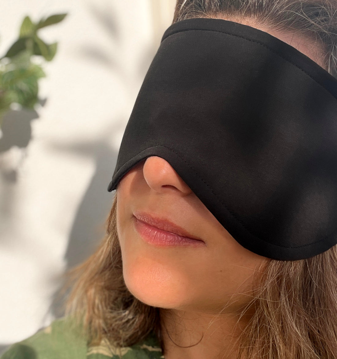 Cosy London Eye Mask in Black